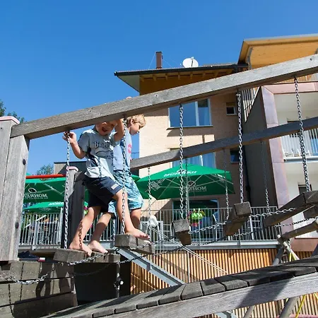 Hotel Familienhotel Adler 3*